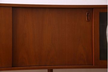 ヴィンテージ家具　フランス製　ビンテージ　VIGHEROH　スタイリッシュなデザインの大型サイドボード