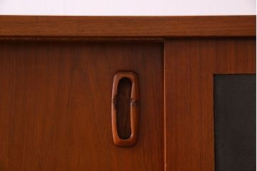 ヴィンテージ家具　フランス製　ビンテージ　VIGHEROH　スタイリッシュなデザインの大型サイドボード