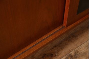 ヴィンテージ家具　フランス製　ビンテージ　VIGHEROH　スタイリッシュなデザインの大型サイドボード