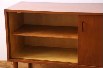 ヴィンテージ家具　フランス製　ビンテージ　VIGHEROH　スタイリッシュなデザインの大型サイドボード