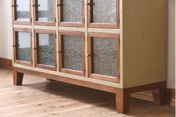 アンティーク家具　アンティーク　結霜ガラスが美しいペイント収納棚(カウンターテーブル)