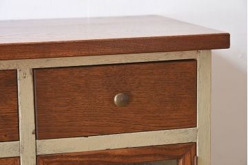 アンティーク家具　アンティーク　結霜ガラスが美しいペイント収納棚(カウンターテーブル)