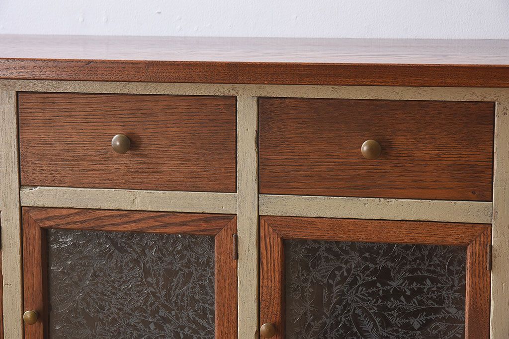 アンティーク家具　アンティーク　結霜ガラスが美しいペイント収納棚(カウンターテーブル)