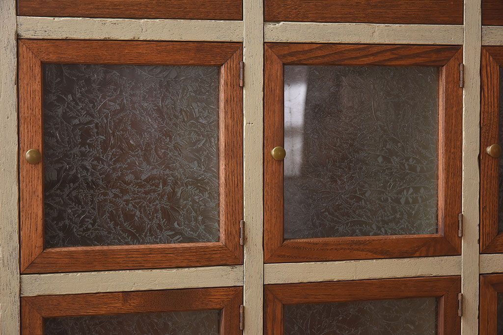 アンティーク家具　アンティーク　結霜ガラスが美しいペイント収納棚(カウンターテーブル)