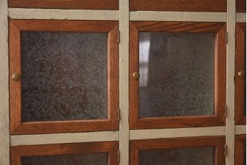 アンティーク家具　アンティーク　結霜ガラスが美しいペイント収納棚(カウンターテーブル)