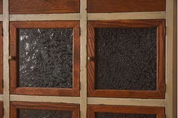 アンティーク家具　アンティーク　結霜ガラスが美しいペイント収納棚(カウンターテーブル)