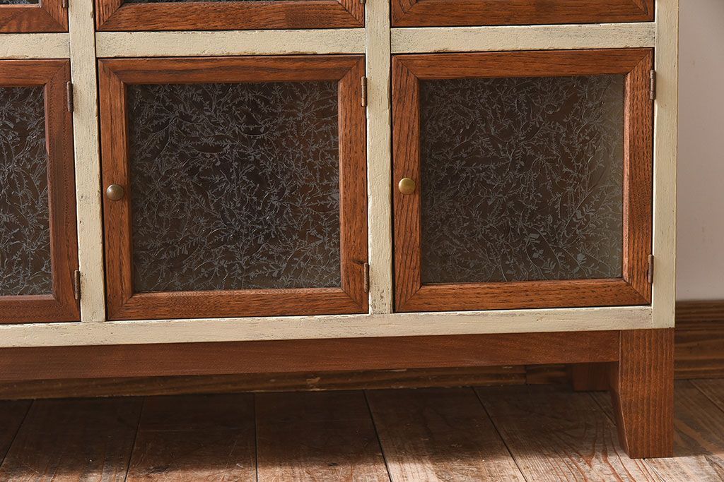 アンティーク家具　アンティーク　結霜ガラスが美しいペイント収納棚(カウンターテーブル)