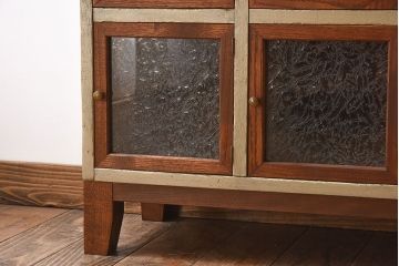 アンティーク家具　アンティーク　結霜ガラスが美しいペイント収納棚(カウンターテーブル)