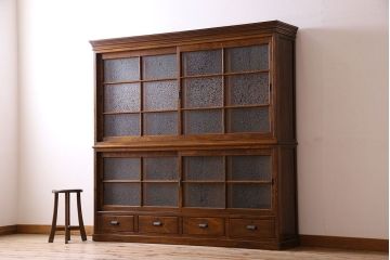 アンティーク家具　和製アンティーク　極上品!結霜ガラス引き戸の二段重ね収納棚(食器棚・水屋箪笥)