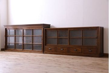 アンティーク家具　和製アンティーク　極上品!結霜ガラス引き戸の二段重ね収納棚(食器棚・水屋箪笥)