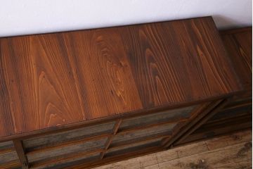 アンティーク家具　和製アンティーク　極上品!結霜ガラス引き戸の二段重ね収納棚(食器棚・水屋箪笥)