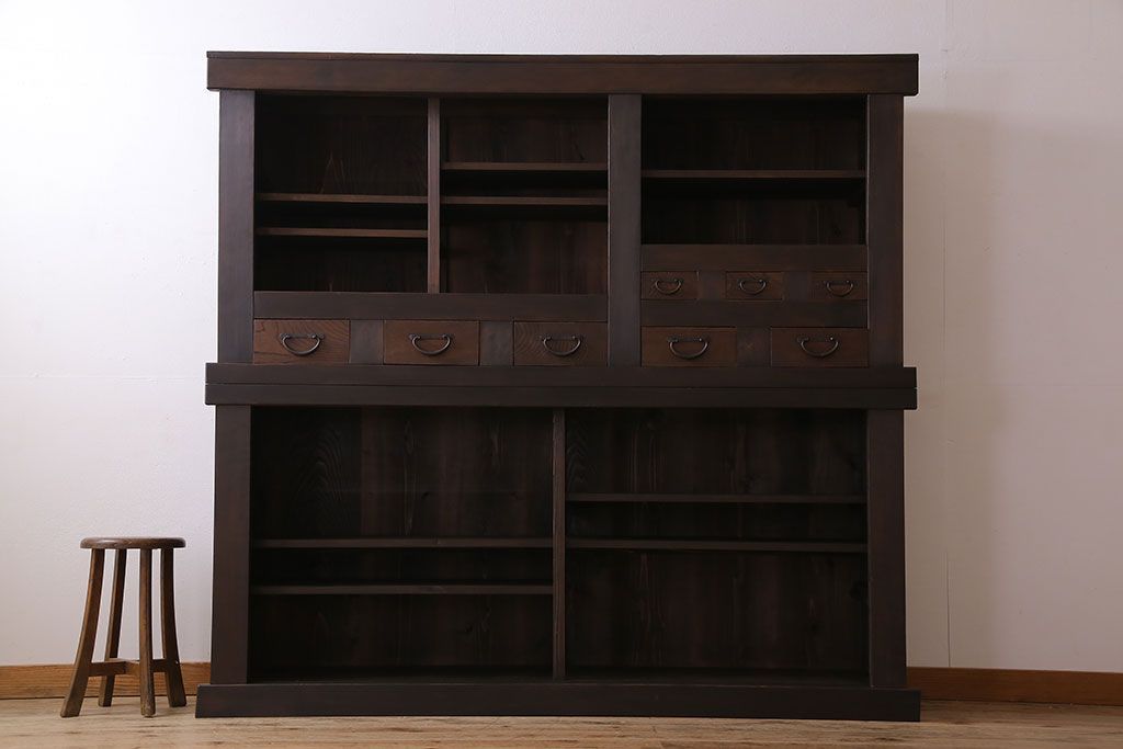 アンティーク家具　和製アンティーク　六尺　古い木の趣ある丸桟引き戸の水屋箪笥