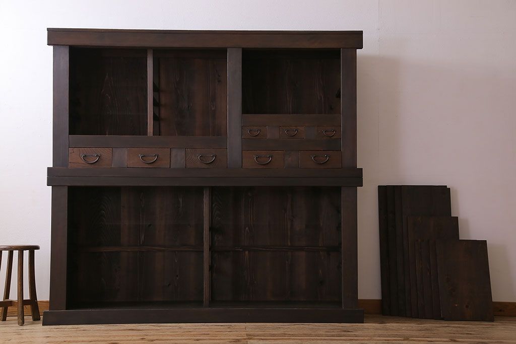 アンティーク家具　和製アンティーク　六尺　古い木の趣ある丸桟引き戸の水屋箪笥