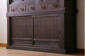 アンティーク家具　和製アンティーク　六尺　古い木の趣ある丸桟引き戸の水屋箪笥