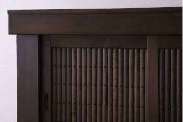 アンティーク家具　和製アンティーク　六尺　古い木の趣ある丸桟引き戸の水屋箪笥