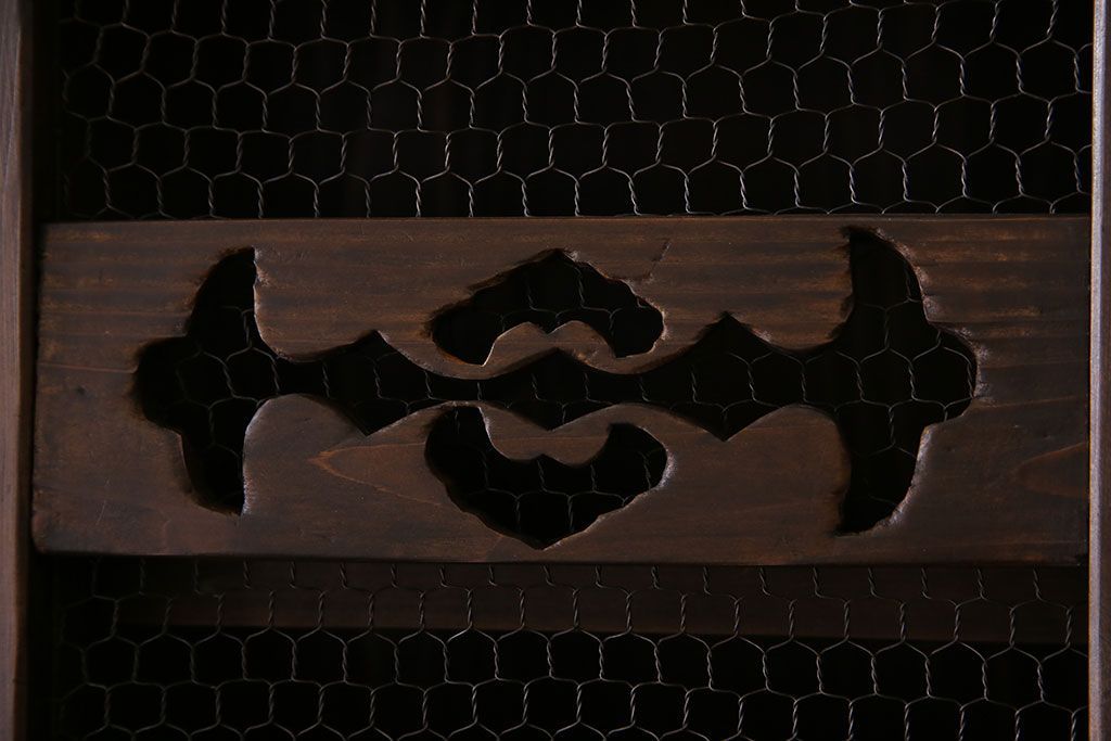 アンティーク家具　和製アンティーク　六尺　古い木の趣ある丸桟引き戸の水屋箪笥