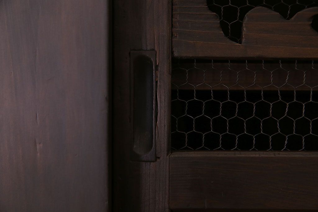 アンティーク家具　和製アンティーク　六尺　古い木の趣ある丸桟引き戸の水屋箪笥