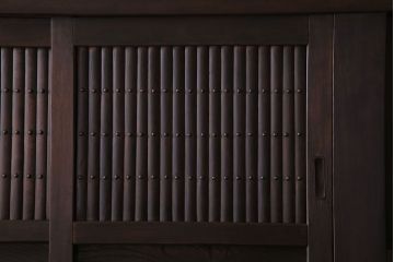 アンティーク家具　和製アンティーク　六尺　古い木の趣ある丸桟引き戸の水屋箪笥