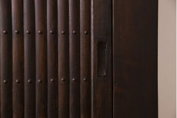 アンティーク家具　和製アンティーク　六尺　古い木の趣ある丸桟引き戸の水屋箪笥