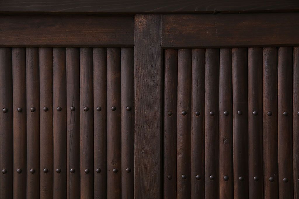 アンティーク家具　和製アンティーク　六尺　古い木の趣ある丸桟引き戸の水屋箪笥