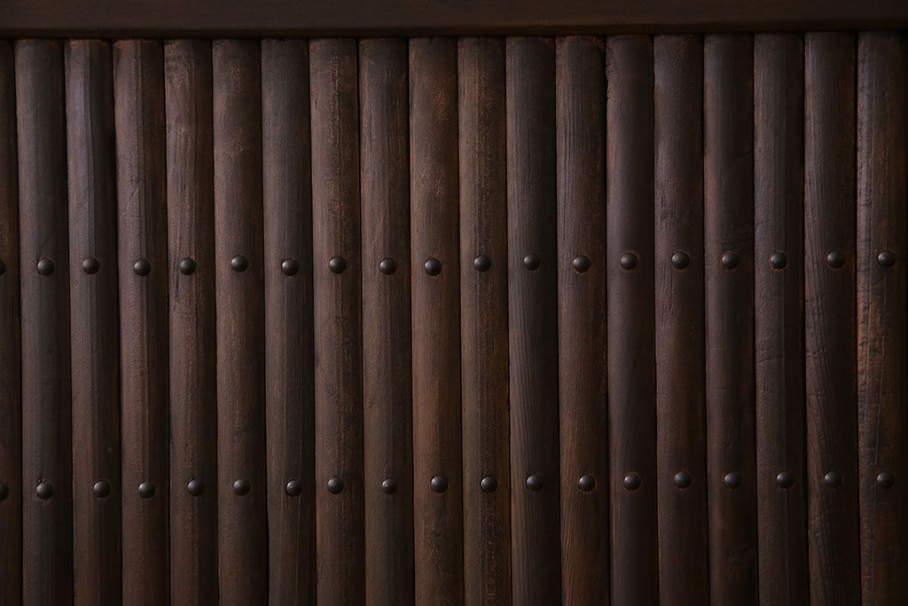 アンティーク家具　和製アンティーク　六尺　古い木の趣ある丸桟引き戸の水屋箪笥