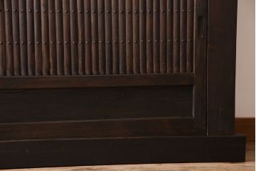 アンティーク家具　和製アンティーク　六尺　古い木の趣ある丸桟引き戸の水屋箪笥