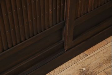 アンティーク家具　和製アンティーク　六尺　古い木の趣ある丸桟引き戸の水屋箪笥
