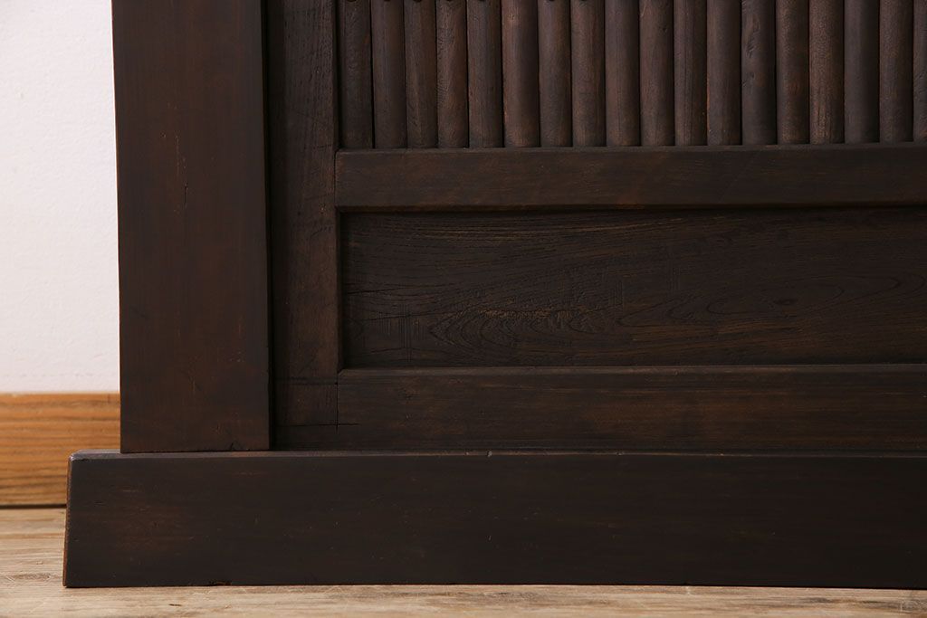 アンティーク家具　和製アンティーク　六尺　古い木の趣ある丸桟引き戸の水屋箪笥