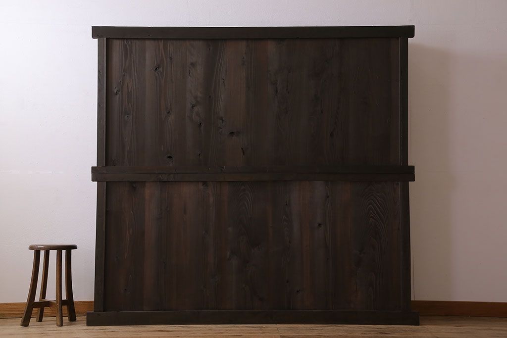 アンティーク家具　和製アンティーク　六尺　古い木の趣ある丸桟引き戸の水屋箪笥