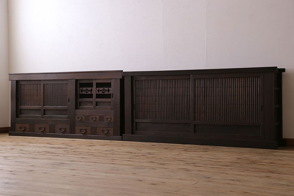 アンティーク家具　和製アンティーク　六尺　古い木の趣ある丸桟引き戸の水屋箪笥