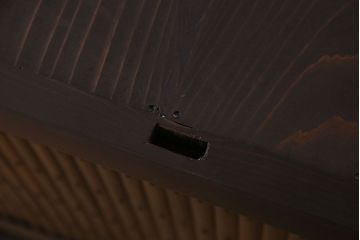 アンティーク家具　和製アンティーク　六尺　古い木の趣ある丸桟引き戸の水屋箪笥