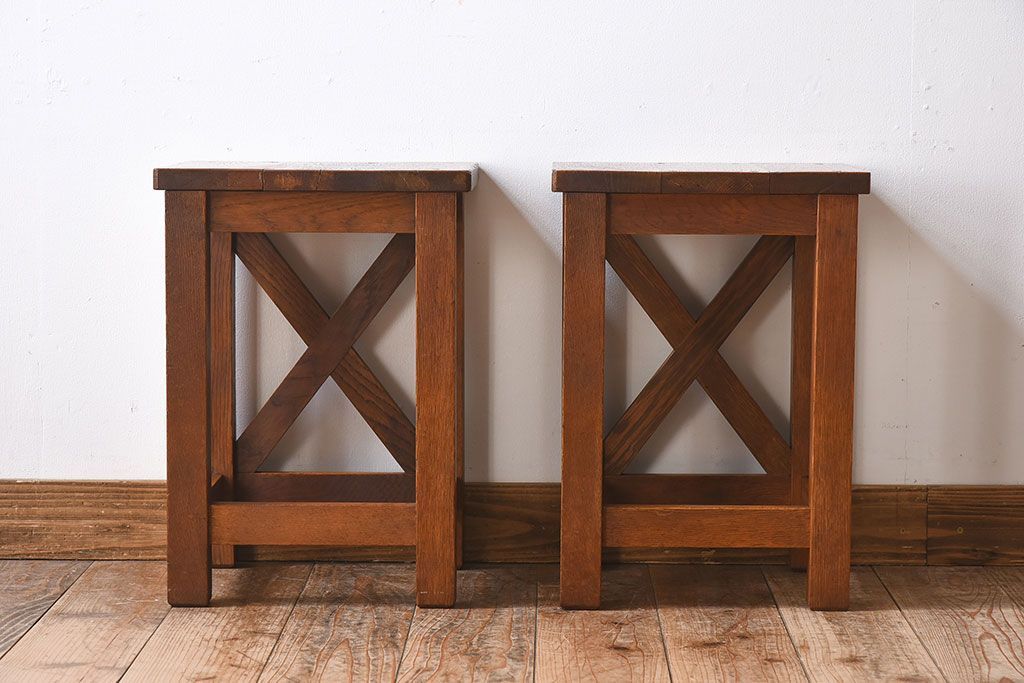 レトロ家具　昭和レトロ　ナラ素材のシンプルな角スツール2脚セット