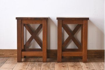 レトロ家具　昭和レトロ　ナラ素材のシンプルな角スツール2脚セット