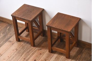 レトロ家具　昭和レトロ　ナラ素材のシンプルな角スツール2脚セット