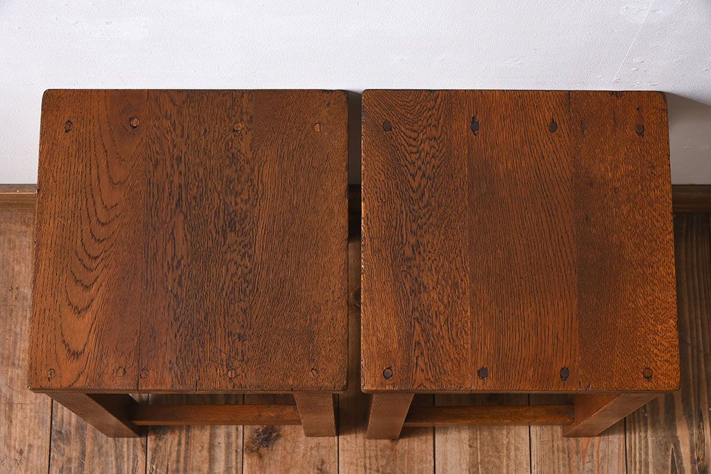 レトロ家具　昭和レトロ　ナラ素材のシンプルな角スツール2脚セット