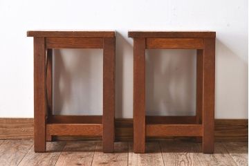 レトロ家具　昭和レトロ　ナラ素材のシンプルな角スツール2脚セット