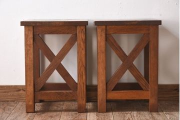 レトロ家具　昭和レトロ　ナラ素材のシンプルな角スツール2脚セット