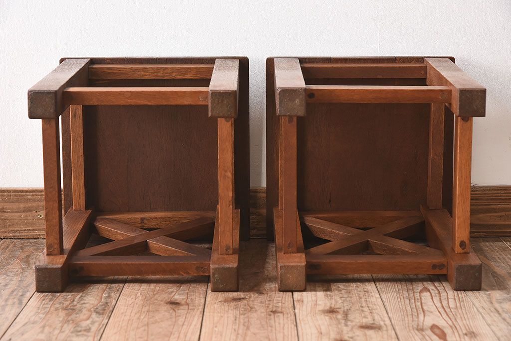 レトロ家具　昭和レトロ　ナラ素材のシンプルな角スツール2脚セット