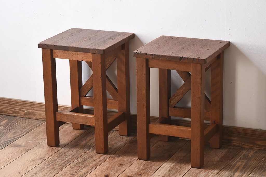 アンティーク雑貨　ラワン材　昭和レトロなアンティーク角スツール2脚セット