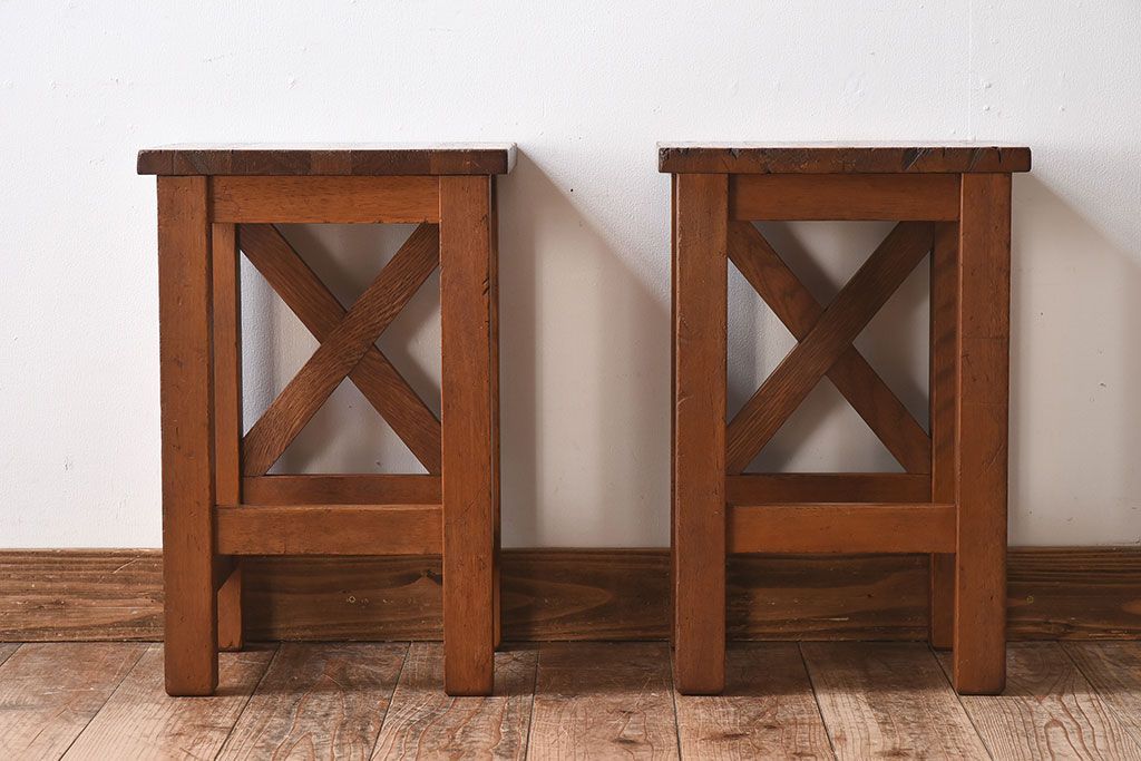 アンティーク雑貨　ラワン材　昭和レトロなアンティーク角スツール2脚セット