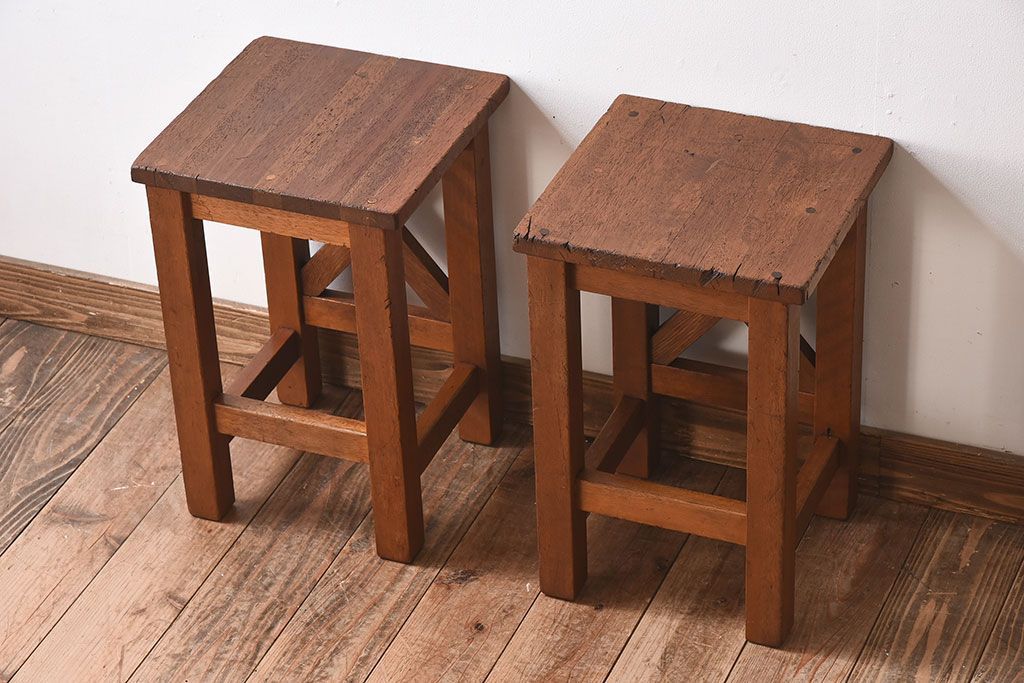 アンティーク雑貨　ラワン材　昭和レトロなアンティーク角スツール2脚セット