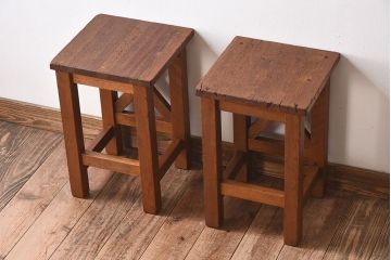 アンティーク雑貨　ラワン材　昭和レトロなアンティーク角スツール2脚セット