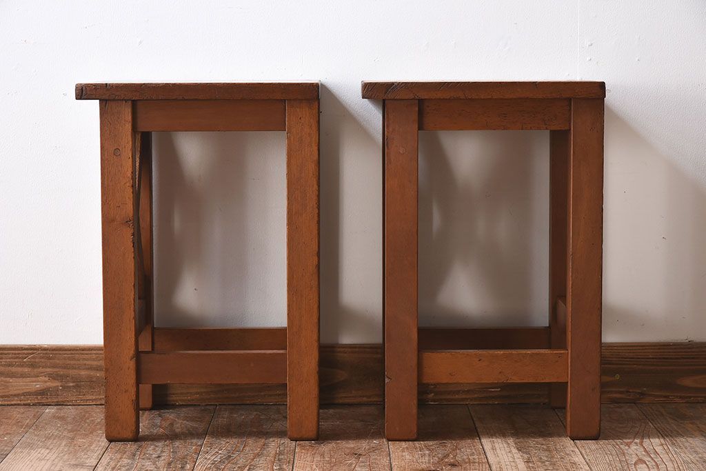 アンティーク雑貨　ラワン材　昭和レトロなアンティーク角スツール2脚セット