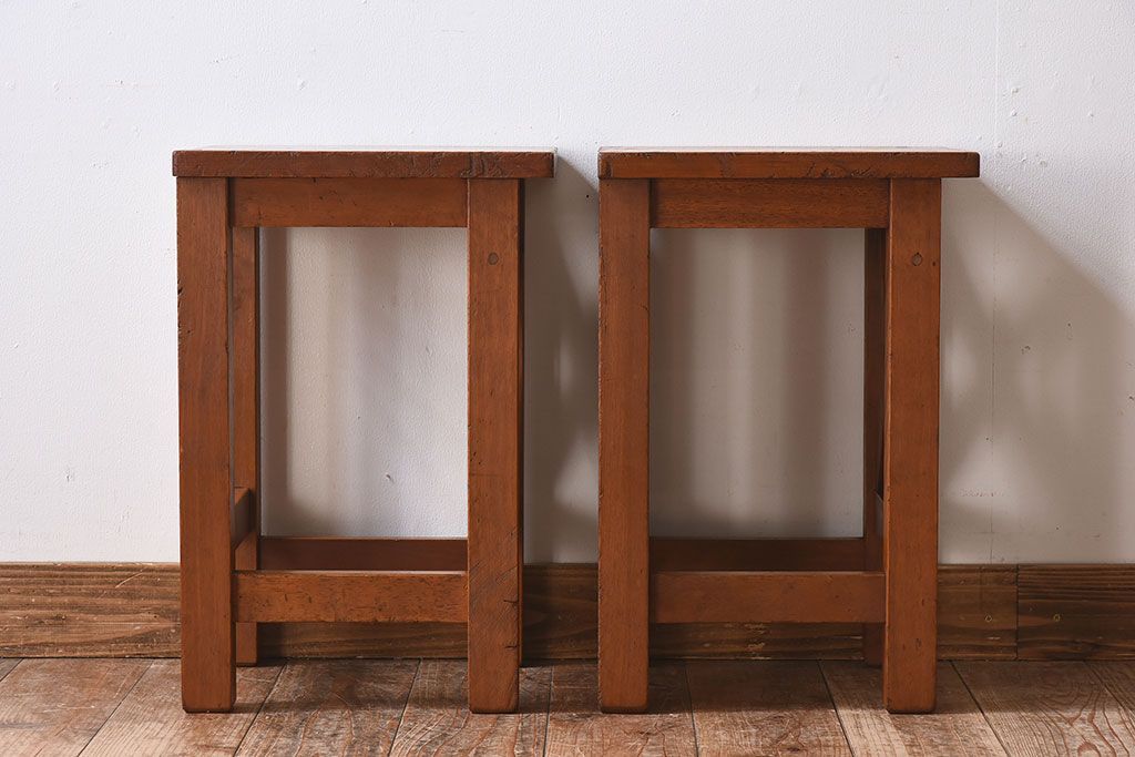 アンティーク雑貨　ラワン材　昭和レトロなアンティーク角スツール2脚セット