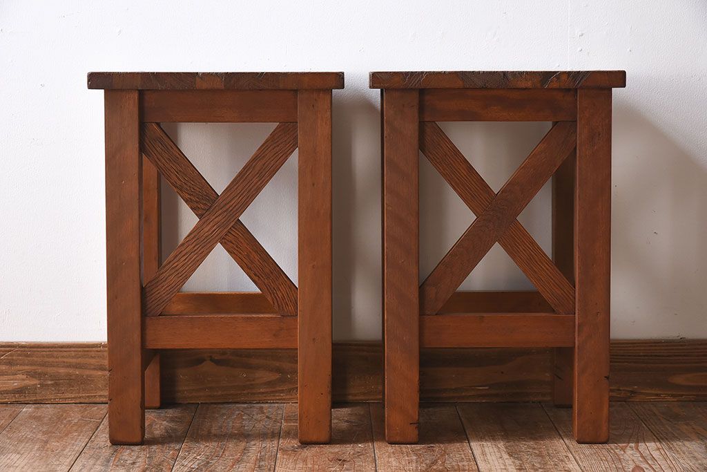 アンティーク雑貨　ラワン材　昭和レトロなアンティーク角スツール2脚セット