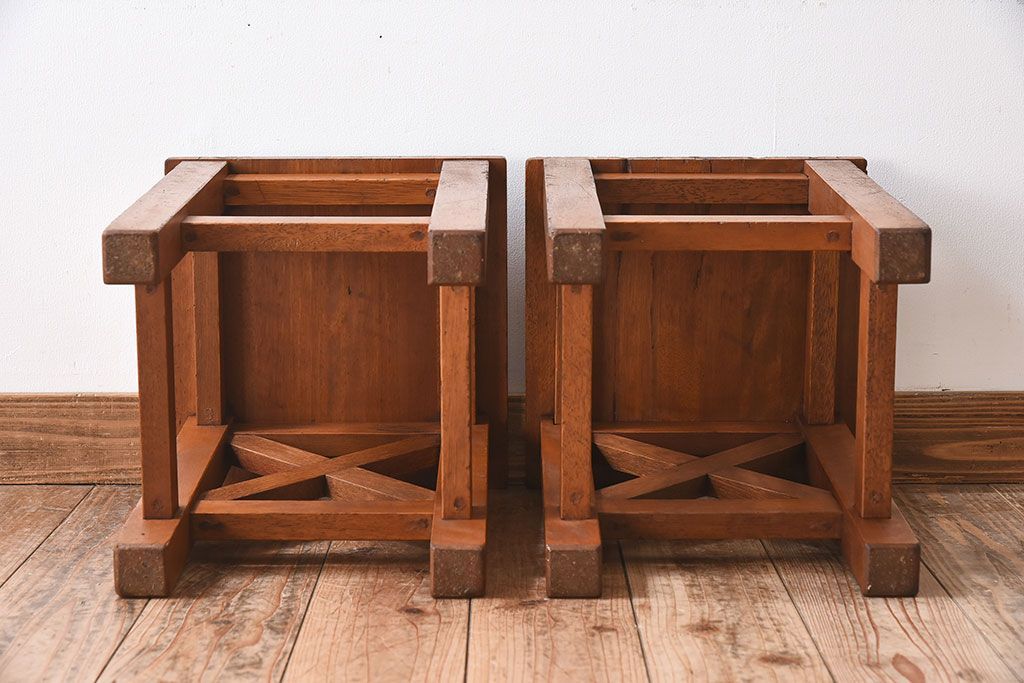 アンティーク雑貨　ラワン材　昭和レトロなアンティーク角スツール2脚セット