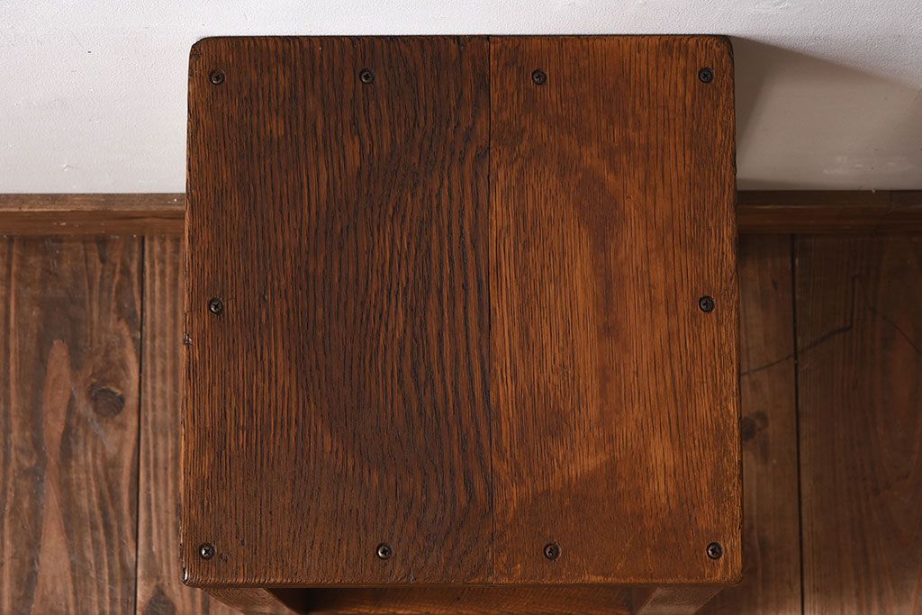 レトロ家具　昭和レトロ　ナラ材製のアンティーク角スツール(1)