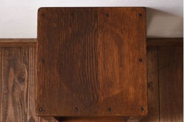 レトロ家具　昭和レトロ　ナラ材製のアンティーク角スツール(1)