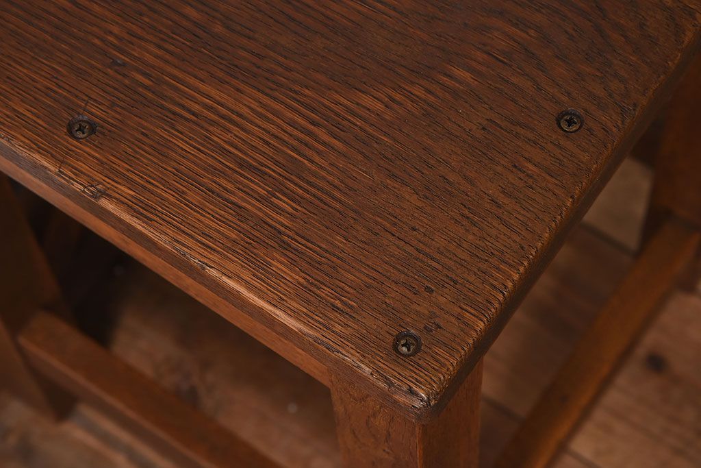 レトロ家具　昭和レトロ　ナラ材製のアンティーク角スツール(1)