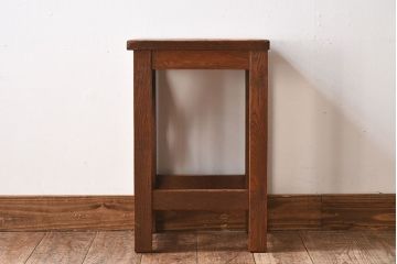 レトロ家具　昭和レトロ　ナラ材製のアンティーク角スツール(1)